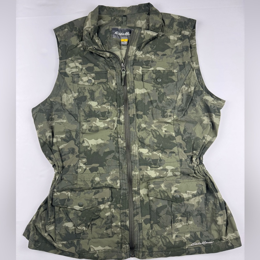 Eddie Bauer Green Camouflage full zip vest with lots of pockets